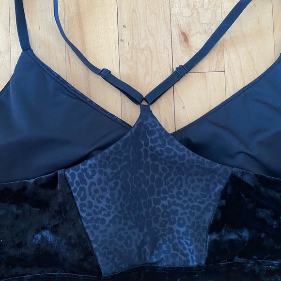 Good American Leopard Velvet Crushing It Sports Bra Bralette - Picture 6 of 7